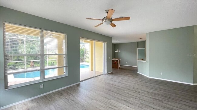 Photo - 210 41st St NE