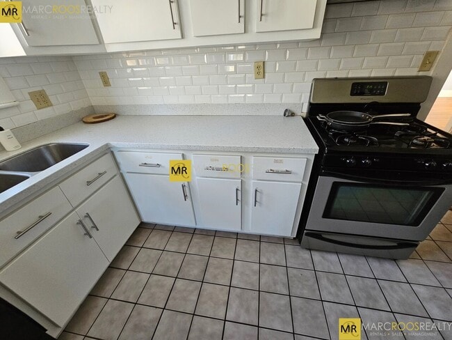 Photo - 16 Priscilla Rd Unit 2