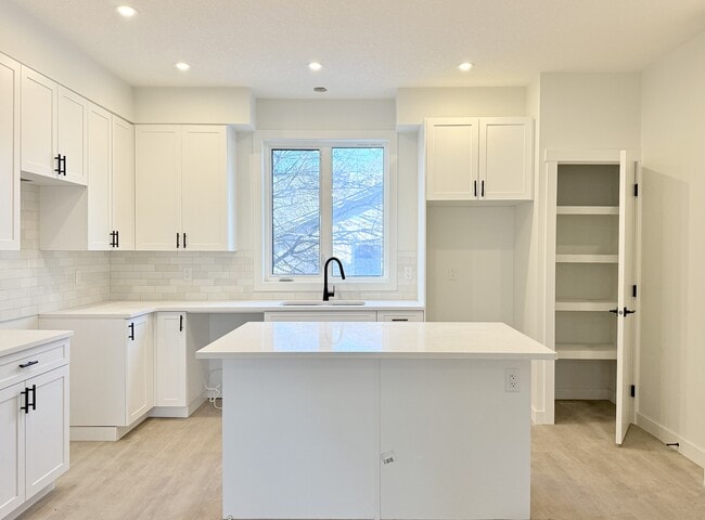 Photo - 14002 123a Ave NW Unit 5