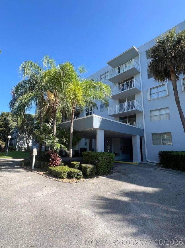 Building Photo - 480 Executive Center Dr Unit 2d