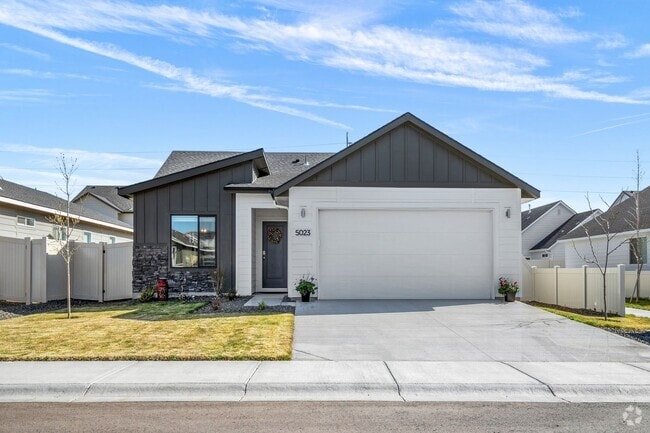 Building Photo - Lovely Meridian Home