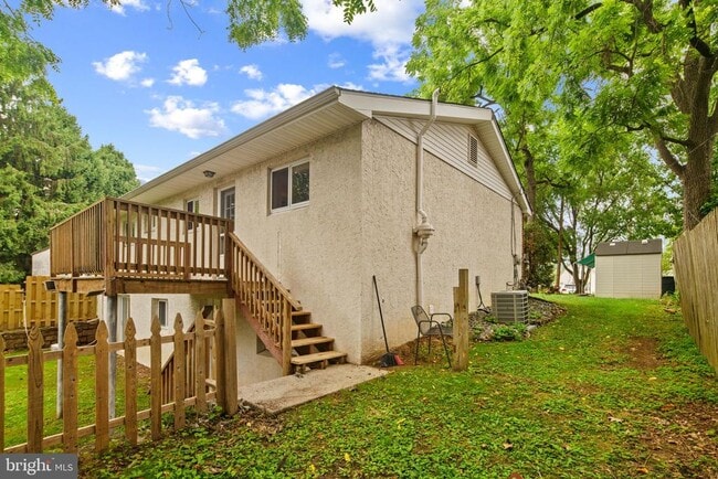Photo - 190 Maple Ave