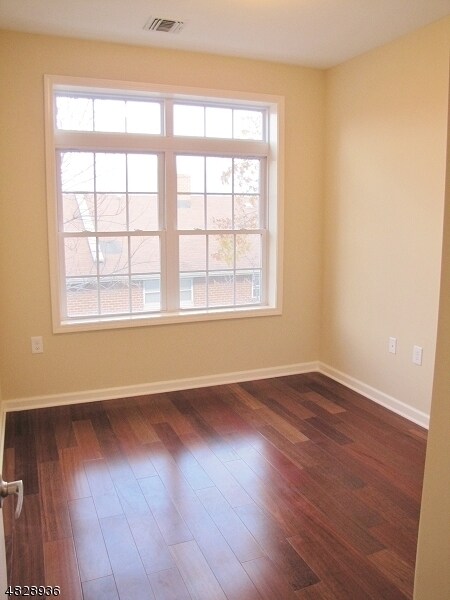 Foto central - 104 E Elizabeth Ave