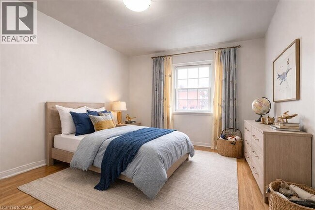 Photo - 498 Ottawa Street S