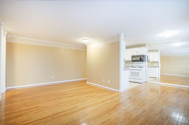 Photo - 261 Regency Park Dr