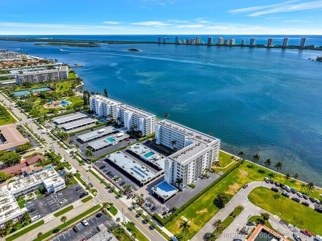 Building Photo - 301 Lake Shore Dr Unit 302