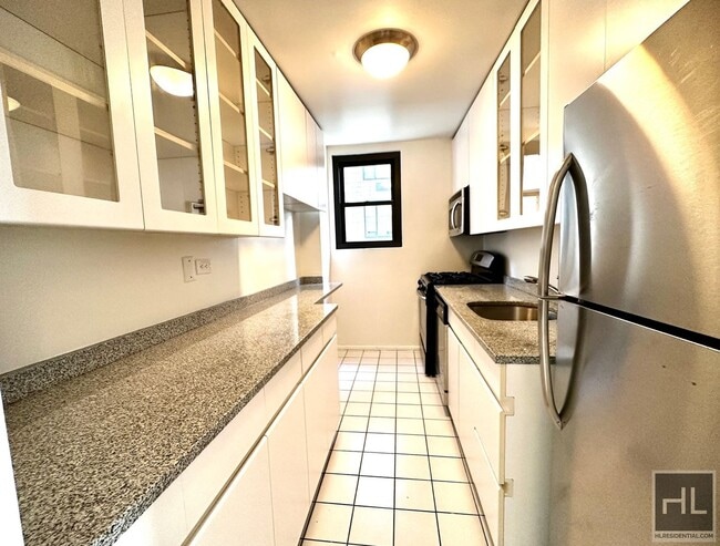 Photo - EAST 49 STREET Unit 9S