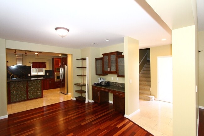 Photo - Large 4 bedroom, 3 bath, 4+ parking, gated single family house in Kalihi