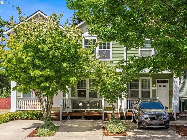 Photo - 121 SE 8th Ave Townhome
