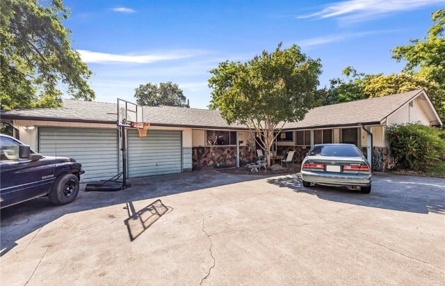 Front of home - 968 Cyndi Cir Unit B