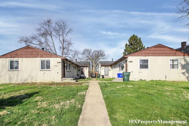 Building Photo - 2459 Hiawatha St