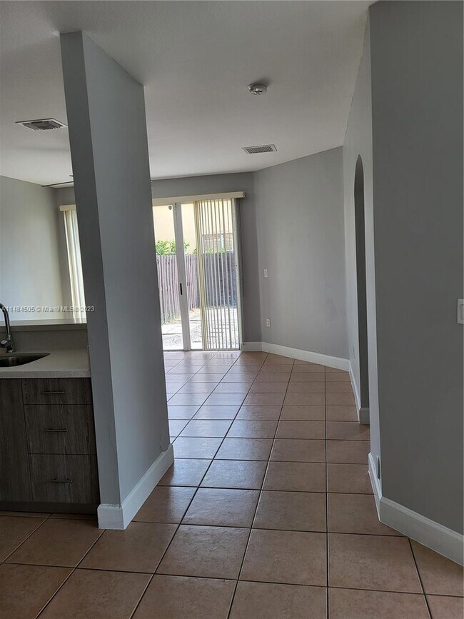 Photo - 11062 SW 246th St