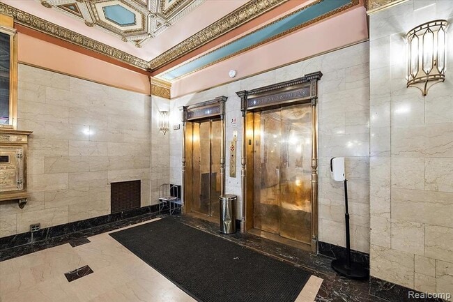 Photo - 15 E Kirby St Unit 217