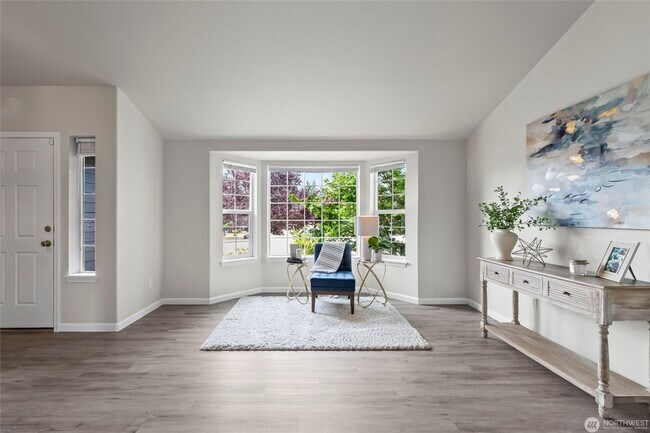 Photo - Amazing 4 br 2.5 bedroom 2000 sqft home!