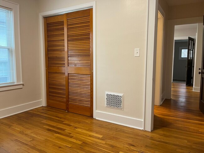 Photo - 242 Forest Hill Dr Unit Upstairs