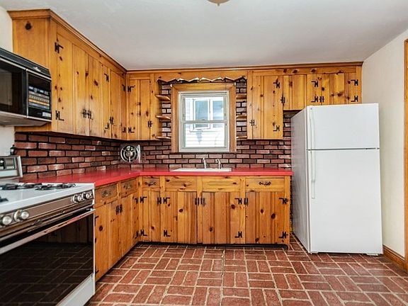 Photo - 23 Winthrop Rd