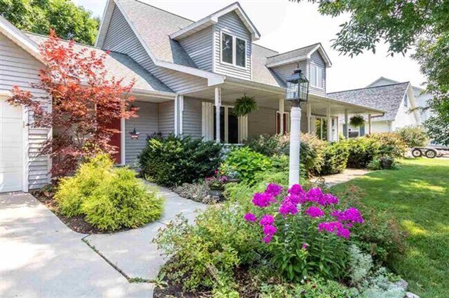 Photo - 3 Bed 2 Bath Singly Family Home