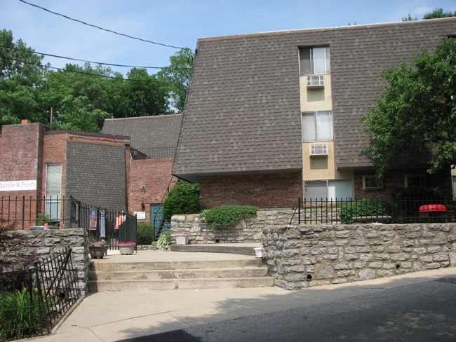 Mont Michel Apartments For Rent In Cincinnati Oh Forrent Photo Mont Michel Apartments