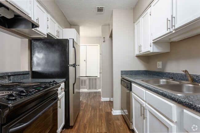 1BR, 1BA - Kitchen
