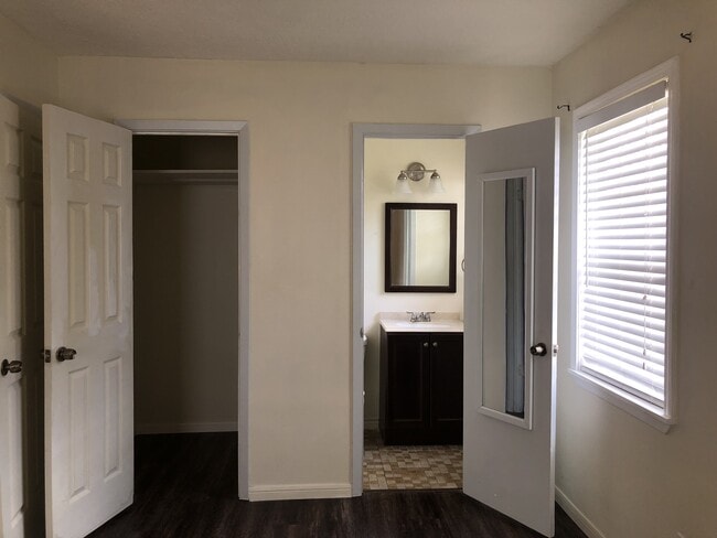 Photo - 825 Smelker Ave