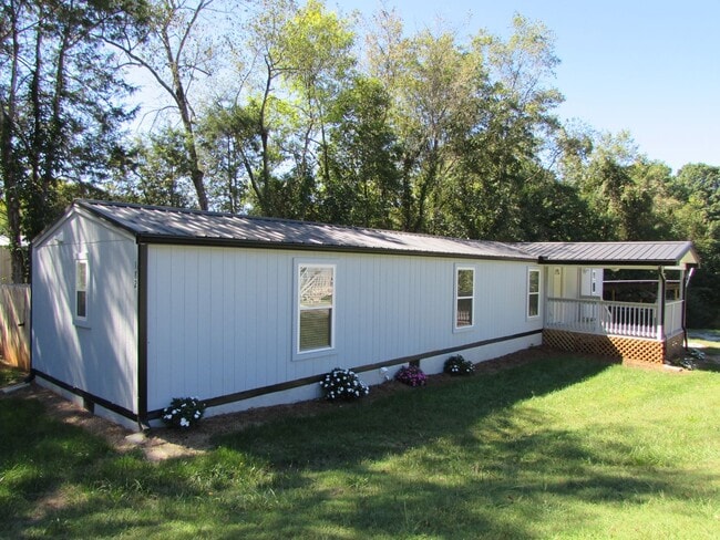 Building Photo - Updated 2 Bed/2 Bath Home - Lakeview Shores Subdivision - Carport - Fenced Backyard - Trash and L...