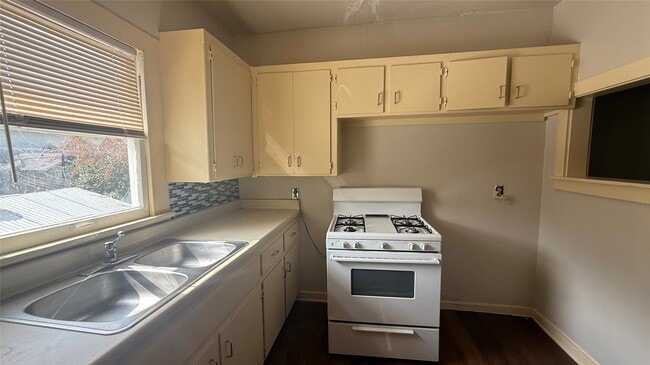 Photo - 2010 Taft St