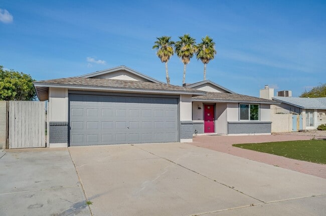 1804 W Nopal Dr
