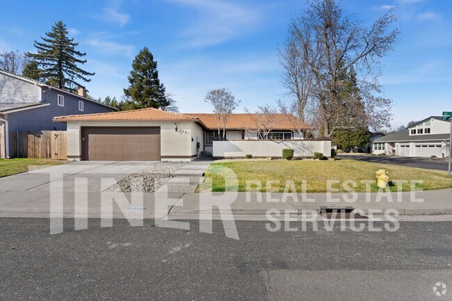 Building Photo - Stunning Remodeled Roseville Home on corne...