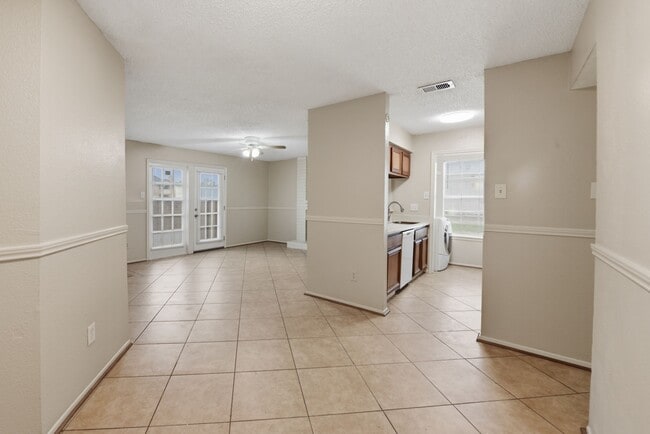 Building Photo - 1310 Brenda Ln Unit A