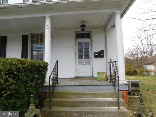Photo - 217 E Main St Apartment Unit 1