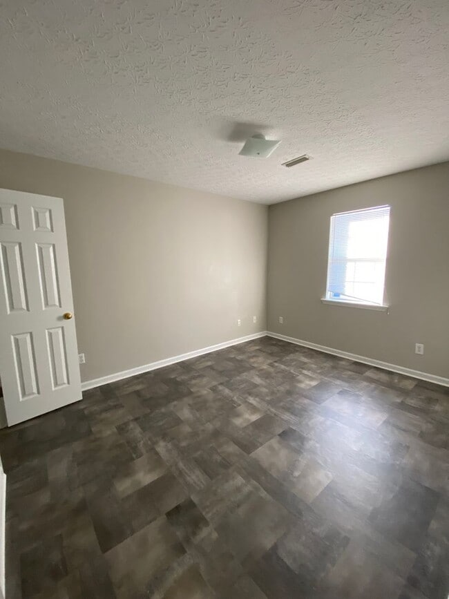 Photo - 203 Tarver St SE