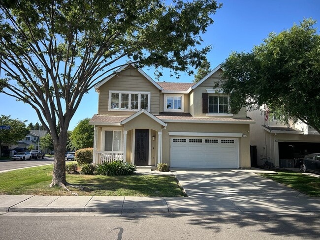 Building Photo - Beautiful Hidden Lake 3 Bed 3 Bath Home