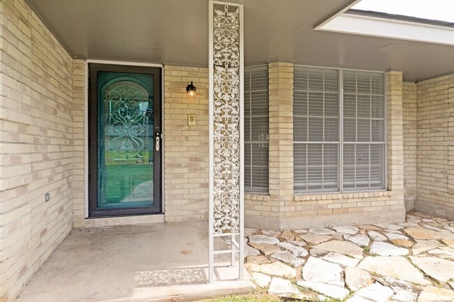 Photo - RENOVATED 3-BEDROOM HOME IN HOLLYWOOD PARK