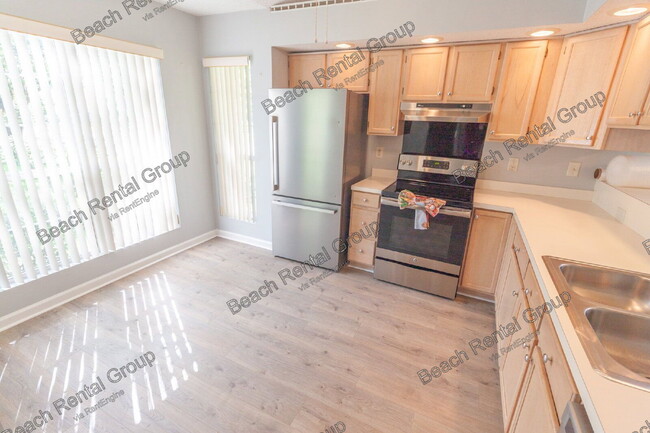 Photo - 6661 Wisteria Dr