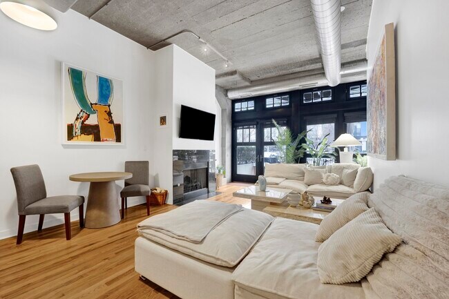 Photo - 1151 W 15th St Unit 136