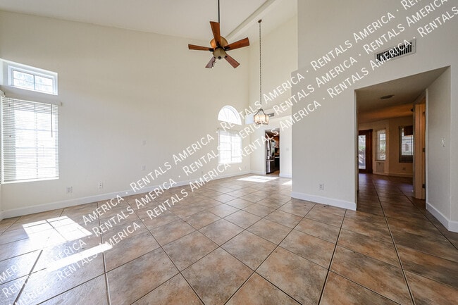 Photo - 1140 N Cambridge St