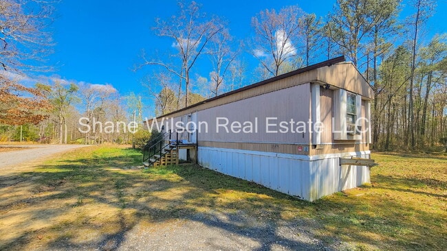 Photo - 3 BD 2 BA Single wide with large back yard!