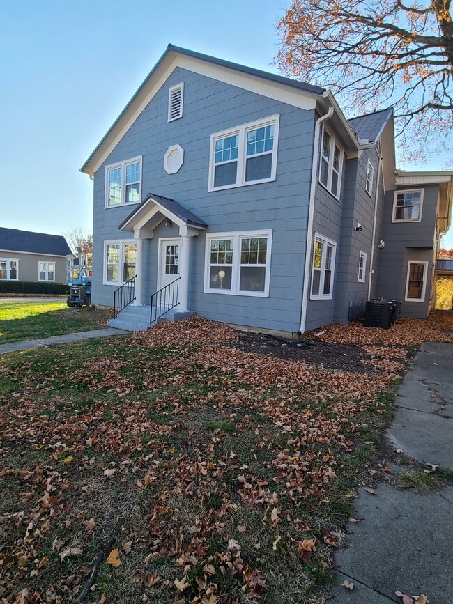 Photo - 100 W Washington St Unit D