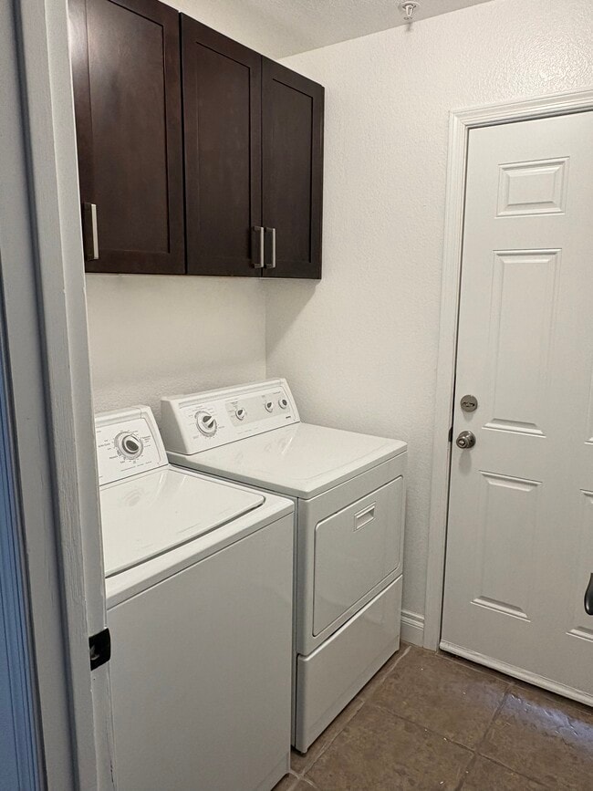 Building Photo - 7260 E Softwind Dr