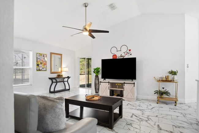 Photo - 242 Blue Jay Way Unit SI ID1520440P