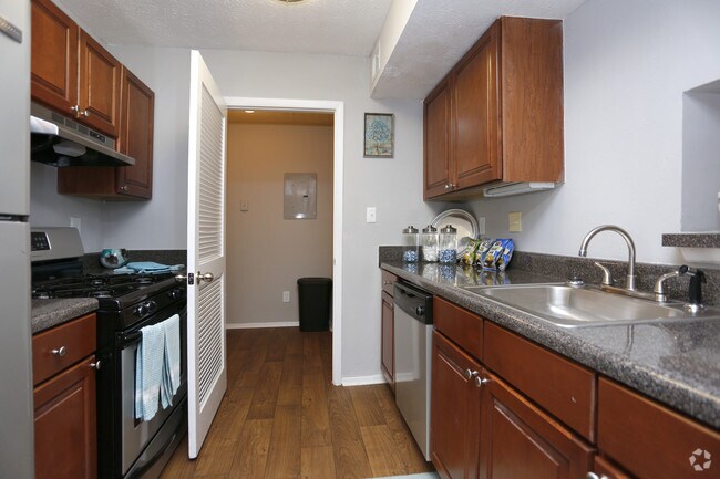 2BR, 2BA - 1,128 SF