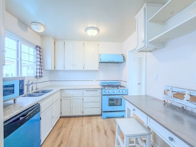 Photo - Hollywood Beach | 3 Bedroom + 2 Bathroom H...