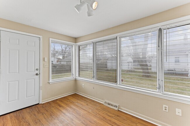 Photo - 23100 Shakespeare Ave