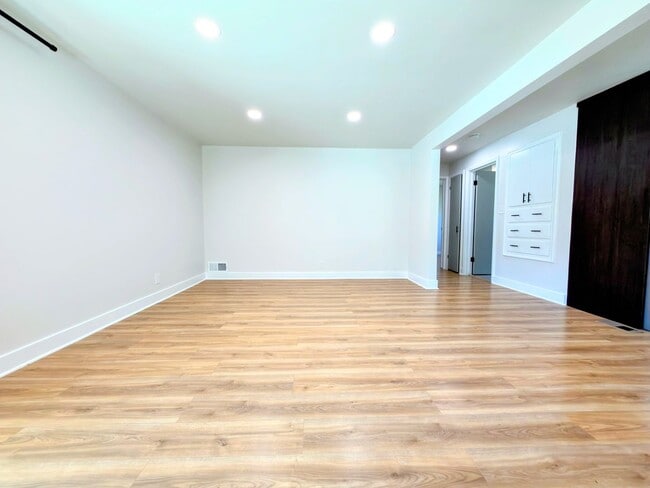 Photo - 1023 E Millbert Ave Unit 1023 Millbert Ave