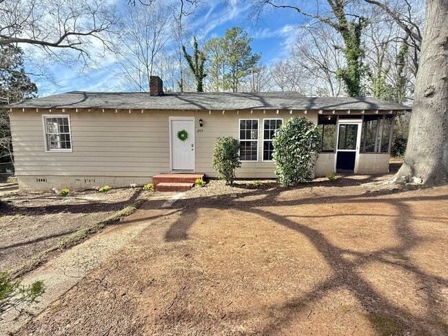 Building Photo - Newly Renovated 2 Bedroom 1 Bath Home In S...