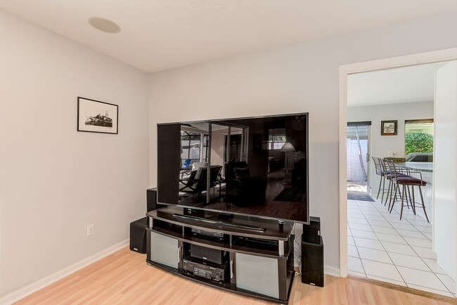 Photo - 3-Bedroom, 2-Bath Seminole Home – Fully Furnished & Move-In Ready!