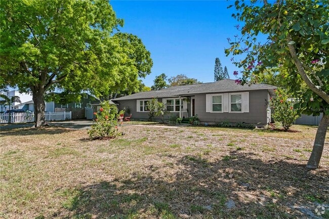 Building Photo - 3822 W Euclid Ave Rental