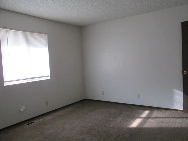 Photo - $1,400 PER MONTH - THREE BEDROOM TWO BATH HOME - LEAVITT LAKE