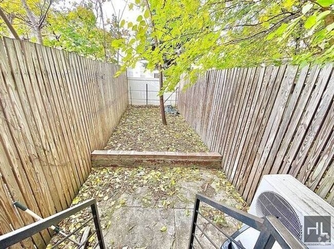 Building Photo - HALSEY STREET LARGE 3BR/Private Backyard/L... Rental