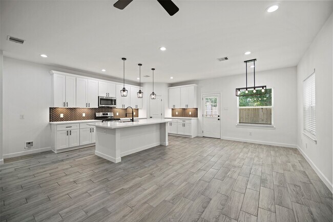 Photo - 1071 St Clair St